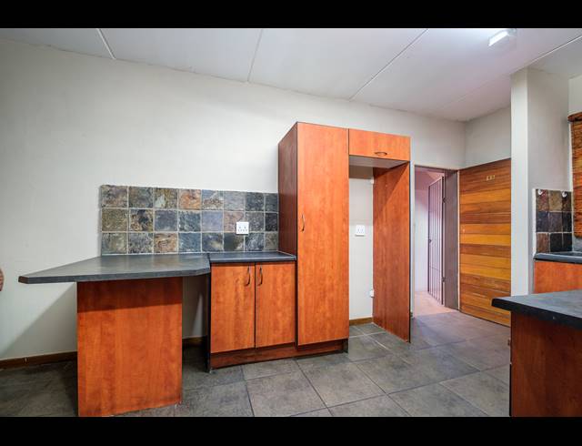 2 BEDROOM APARTMENT FOR SALE IN SUNDOWNER